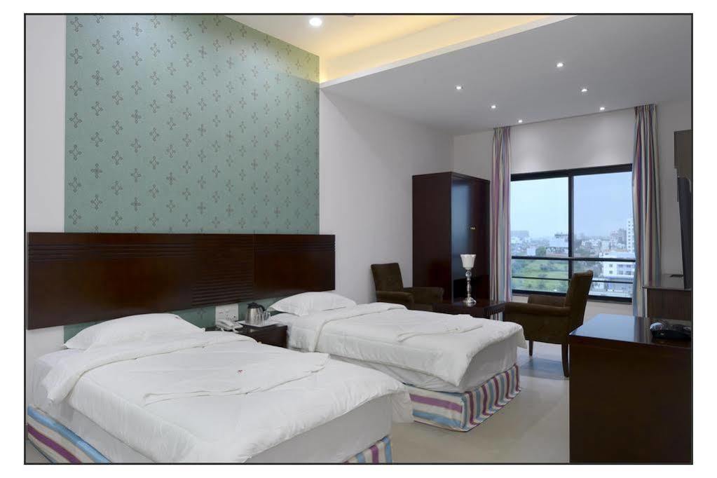 Oyo 710 Hotel Kshitij Pune Exterior photo